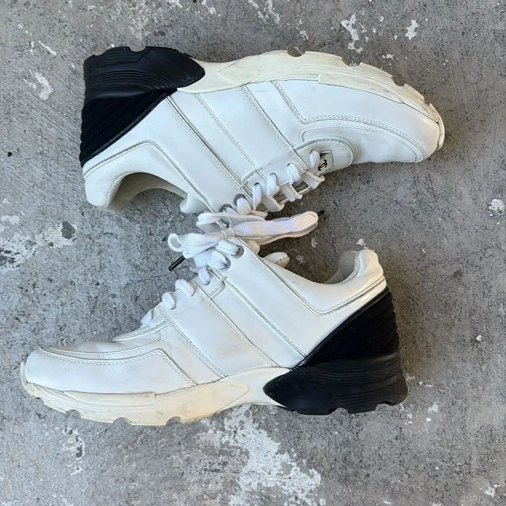 Chanel leather trainers - Picture 3 of 12
